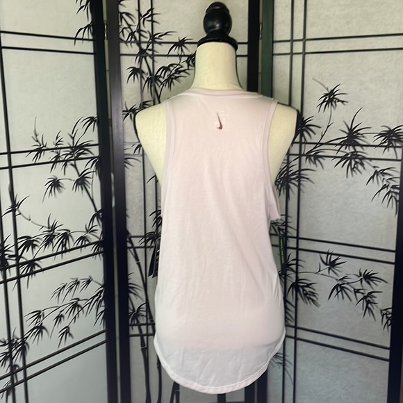 ✨NWT✨ 🎉HP!🎉1/28/25 Nike Standard Fit Tank with Dri-Fit Technology - Picture 3 of 8
